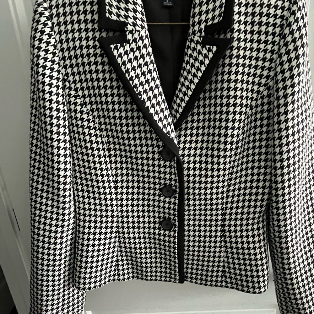 Stylish Black and White Vintage Houndstooth Women's Jacket